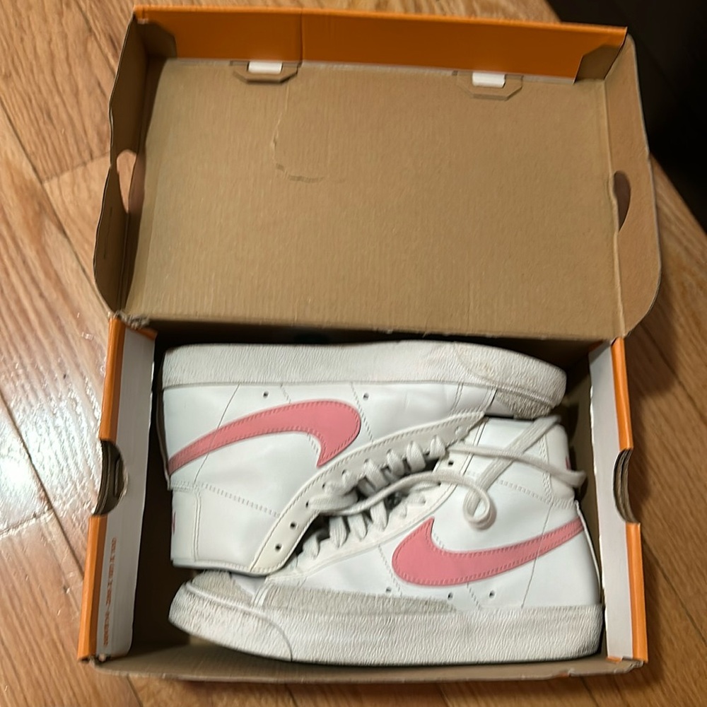 Authentic Nike High top blazers Women’s size